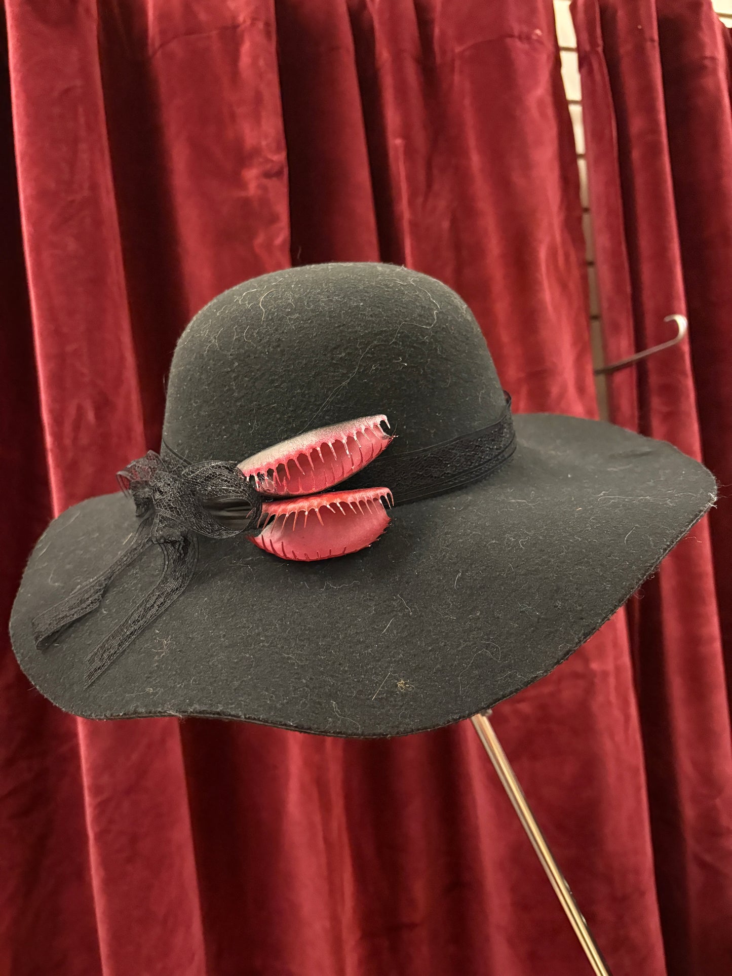 🥀 VENUS MAN-TRAP HAT - UNLUCKY 13 COLLECTION: 62 of 63